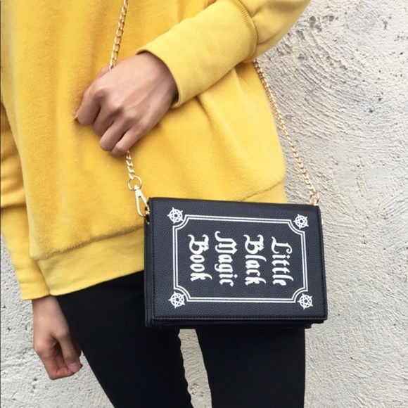 Little Black Book of Magic Purse 🔮 - Picture 7 of 8